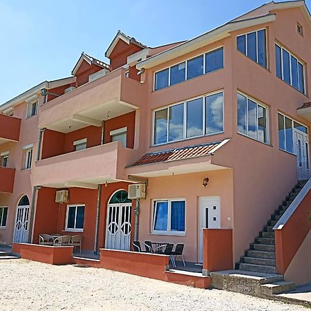 Apartmani Slado Требине Екстериор снимка